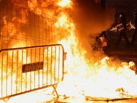 Warga turun ke jalan di berbagai penjuru Spanyol, Senin (5/10/2026) untuk menuntut perlindungan yang lebih besar bagi penyewa rumah. Aksi massa ini pecah setelah pemerintah gagal meloloskan undang-undang perumahan darurat di parlemen, yang memperburu