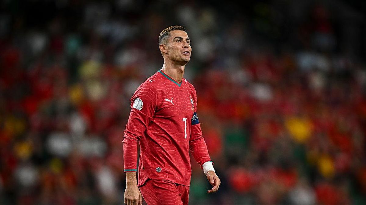 Ilustrasi berita Teknologi: Ronaldo Kena Denda Rp 5,1 Juta, Netizen: Kalah Gede dari UMR Cikarang