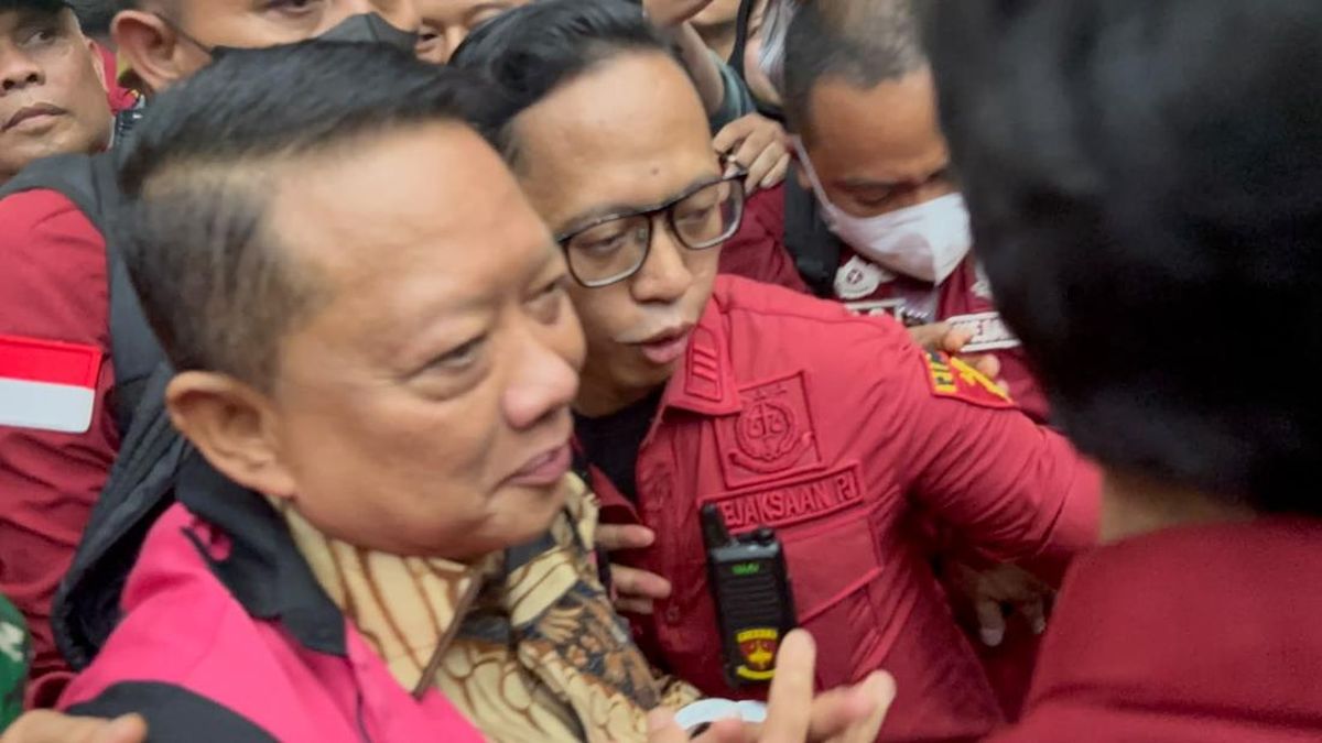 Momen Febrie Adriansyah Senyum Tipis Jelang Sidang Dakwaan Kasus TPPU — NadiKabar.com