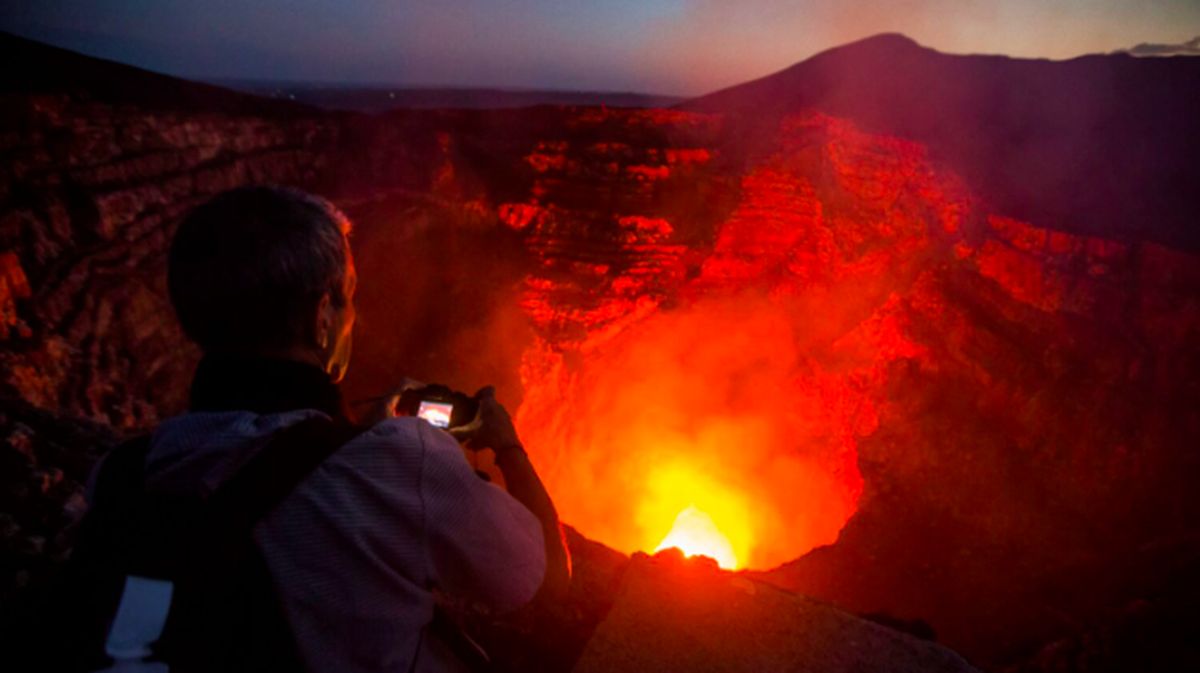 'Mulut Neraka' Diduga Kembali Diisi Magma, Warga Sekitar Waspada — NadiKabar.com