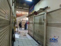 Kondisi di dalam Pasar Nangka Bungur, Jakarta Pusat, nampak sepi dan banyak sekali kios yang tutup, Rabu (7/10/2026). (CNBC Indonesia/Martyasari Rizky)