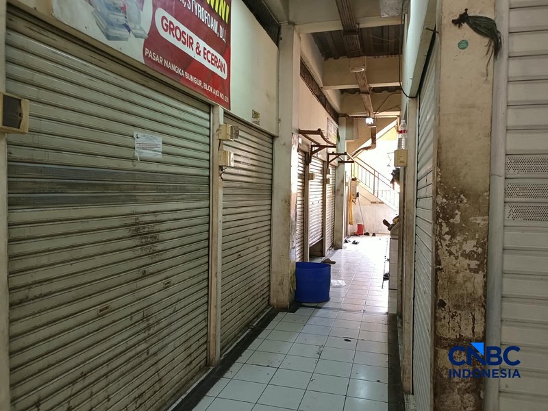 Kondisi di dalam Pasar Nangka Bungur, Jakarta Pusat, nampak sepi dan banyak sekali kios yang tutup, Rabu (7/10/2026). (CNBC Indonesia/Martyasari Rizky)