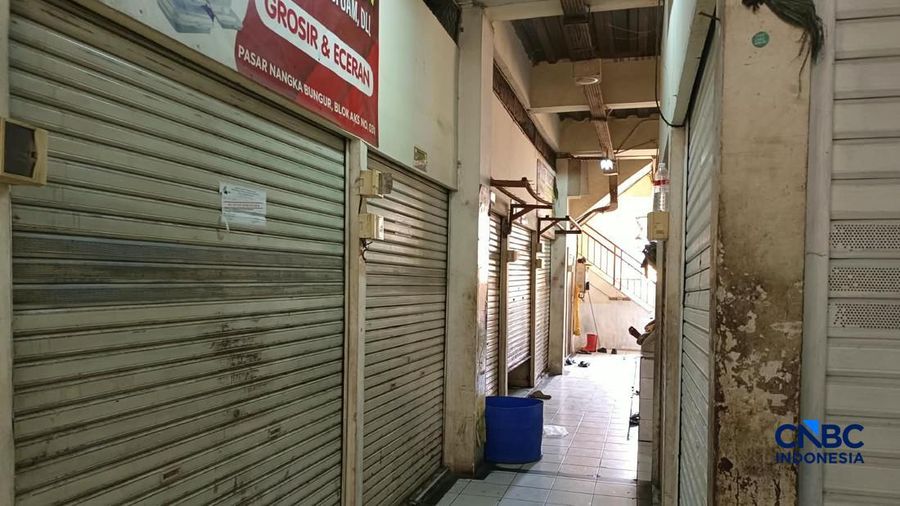 Kondisi di dalam Pasar Nangka Bungur, Jakarta Pusat, nampak sepi dan banyak sekali kios yang tutup, Rabu (7/10/2026). (CNBC Indonesia/Martyasari Rizky)