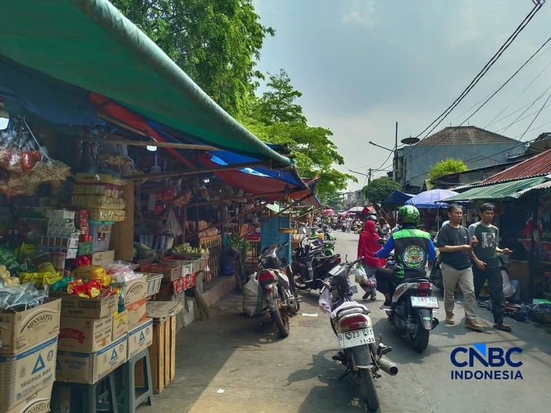 Kondisi di dalam Pasar Nangka Bungur, Jakarta Pusat, nampak sepi dan banyak sekali kios yang tutup, Rabu (7/10/2026). (CNBC Indonesia/Martyasari Rizky)
