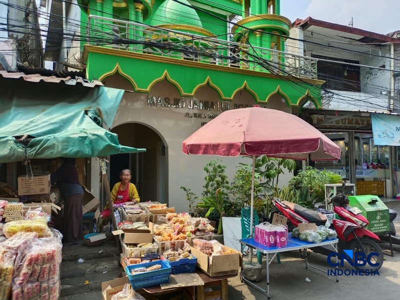 Kondisi di dalam Pasar Nangka Bungur, Jakarta Pusat, nampak sepi dan banyak sekali kios yang tutup, Rabu (7/10/2026). (CNBC Indonesia/Martyasari Rizky)