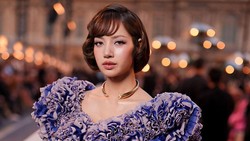 Video: Bedah Look ala Human Barbie Lisa BLACKPINK di Paris Fashion Week