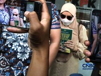 Mantan Bupati Kutai Kartanegara (Kukar) Rita Widyasari usai menjalani pemeriksaan KPK terkait kasus tindak pidana pencucian uang di lingkungan Pemkab Kukar Rabu (7/10/2026). (CNBC Indonesia/Muhammad Sabki)