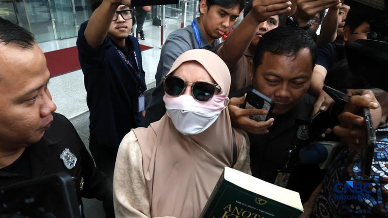 Mantan Bupati Kutai Kartanegara (Kukar) Rita Widyasari usai menjalani pemeriksaan KPK terkait kasus tindak pidana pencucian uang di lingkungan Pemkab Kukar Rabu (7/10/2026).