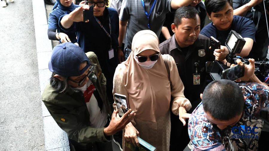 Mantan Bupati Kutai Kartanegara (Kukar) Rita Widyasari usai menjalani pemeriksaan KPK terkait kasus tindak pidana pencucian uang di lingkungan Pemkab Kukar Rabu (7/10/2026).