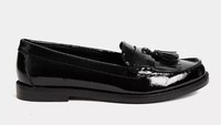 Pakai Loafers Hitam dari Marks Spencer Ini, Mudah Dilap Saat Terkena Air & Kotor