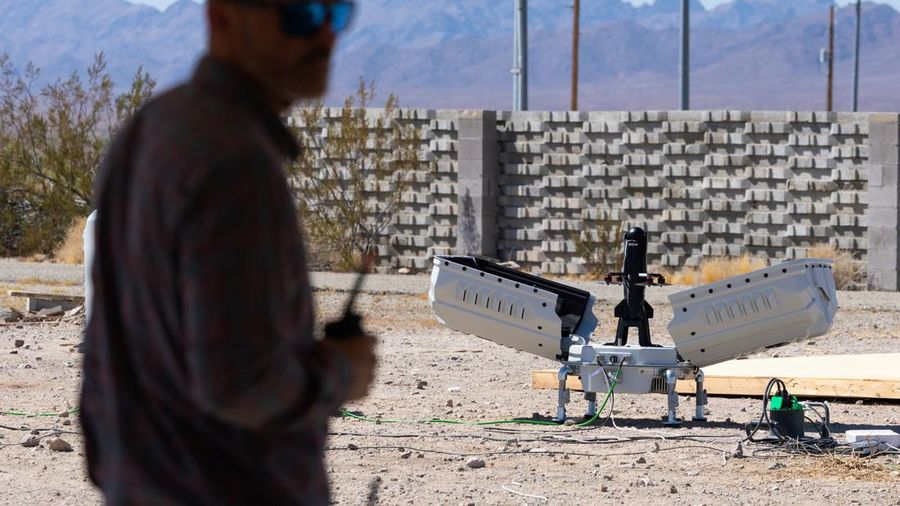 Militer Amerika Serikat (AS) tengah menguji teknologi penangkal drone di kawasan perbatasan AS-Meksiko. Langkah tersebut dilakukan untuk memperkuat pertahanan menghadapi meningkatnya penggunaan drone oleh kartel sekaligus mempelajari inovasi teknolog