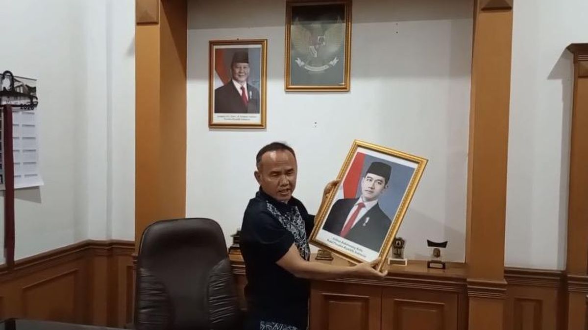 Ilustrasi berita Nasional: PDIP Jabar soal Waka DPRD Sukabumi Turunkan Foto Gibran: Sikap Pribadi