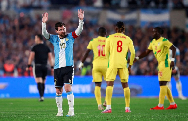Pemain Argentina Lionel Messi merayakan gol ketiga timnya, di Estadio Monumental, Buenos Aires, Argentina, (6/10/2026). (REUTERS/Rodrigo Valle)