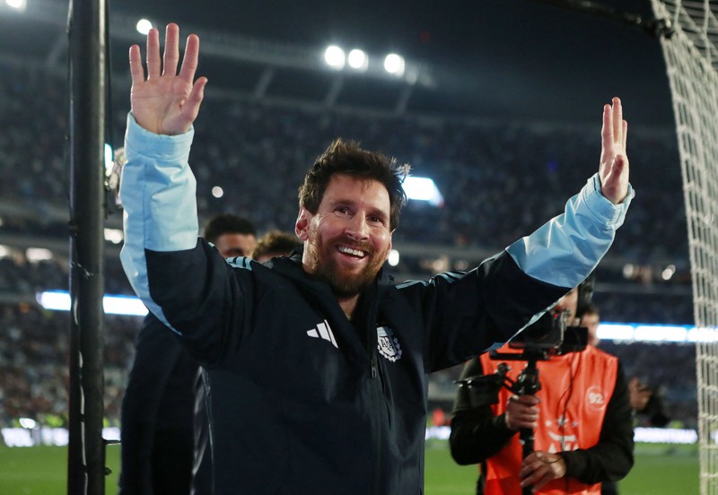 Pemain Argentina Lionel Messi merayakan gol ketiga timnya, di Estadio Monumental, Buenos Aires, Argentina, (6/10/2026). (REUTERS/Rodrigo Valle)