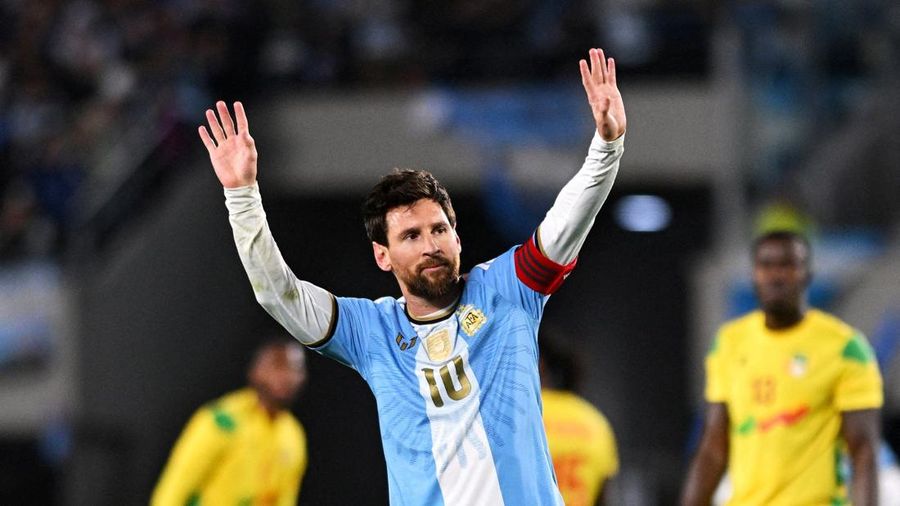 Pemain Argentina Lionel Messi merayakan gol ketiga timnya, di Estadio Monumental, Buenos Aires, Argentina, (6/10/2026). (REUTERS/Rodrigo Valle)