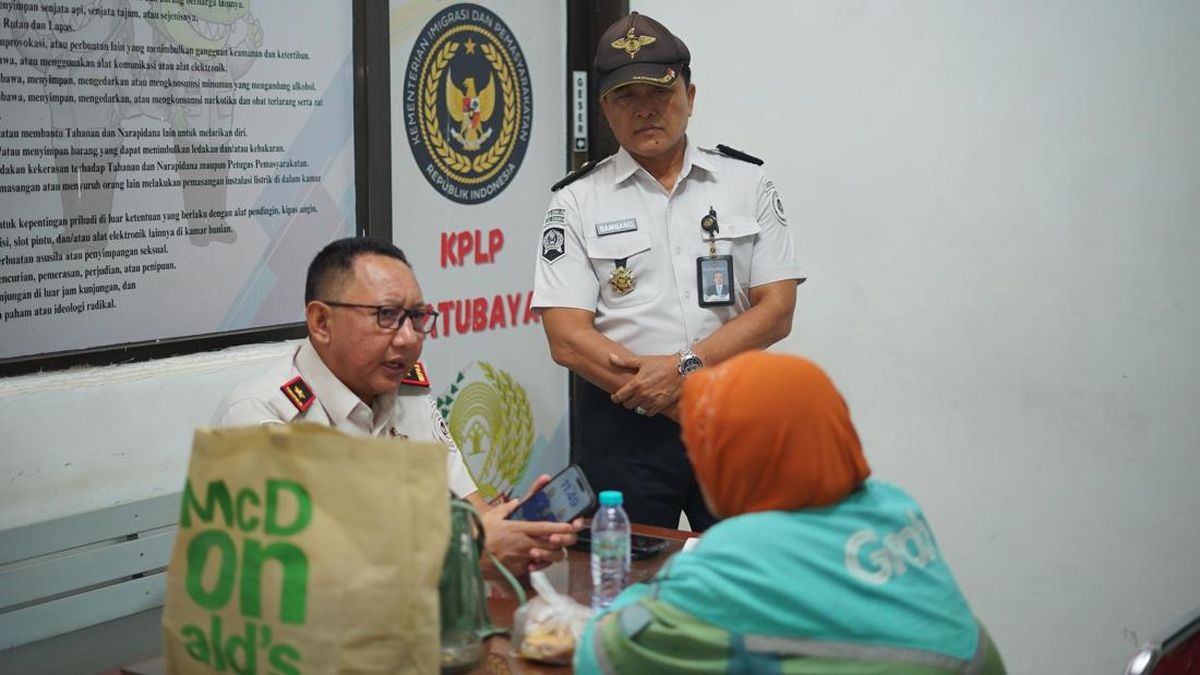 Ilustrasi berita Nasional: Pengunjung Lapas Porong Sidoarjo Tertangkap Bawa Ayam Goreng Isi Sabu