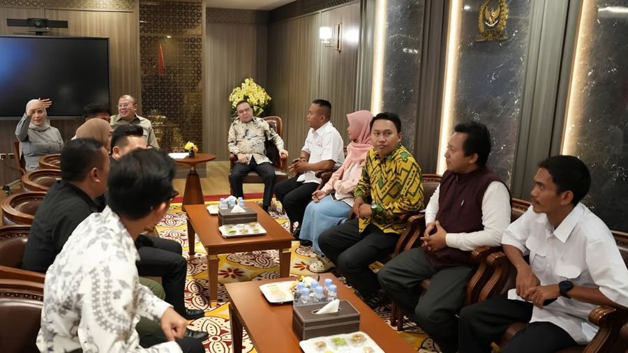 Pimpinan DPR RI menerima audiensi teman-teman Aliansi Merah Putih PPPK dan PPPK Paruh Waktu di Gedung Nusantara III, Senayan, Jakarta, Selasa (6/10/2026). (Tangkapan layar instagram @sufmi_dasco)