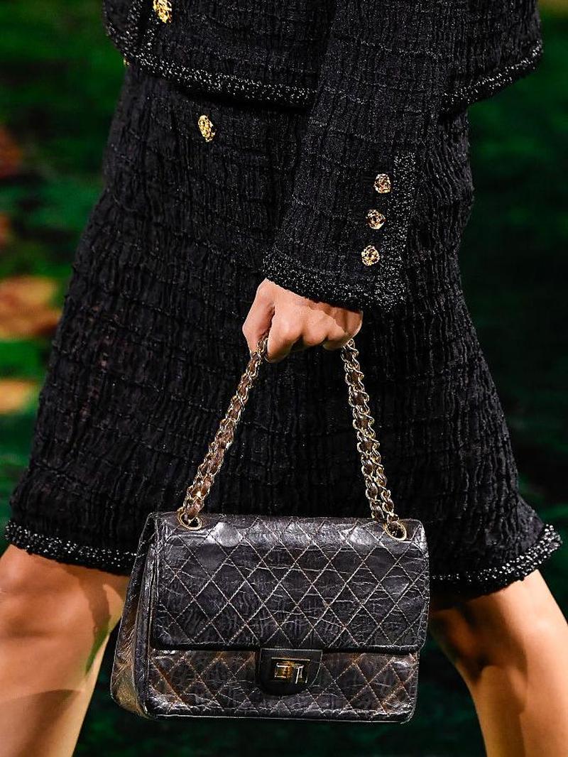 Tas Quilted Pertama Chanel Kembali ke Runway, Usianya Sudah 71 Tahun
