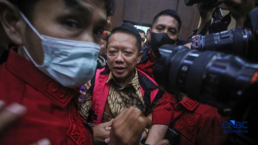 Terdakwa dugaan korupsi dan tindak pidana pencucian uang (TPPU) yang merupakan mantan Jaksa Agung Muda Tindak Pidana Khusus (Jampidsus) Kejaksaan Agung, Febrie Adriansyah tiba di Pengadilan Tipikor, Jakarta, Rabu (7/10/2026). (CNBC Indonesia/Faisal R