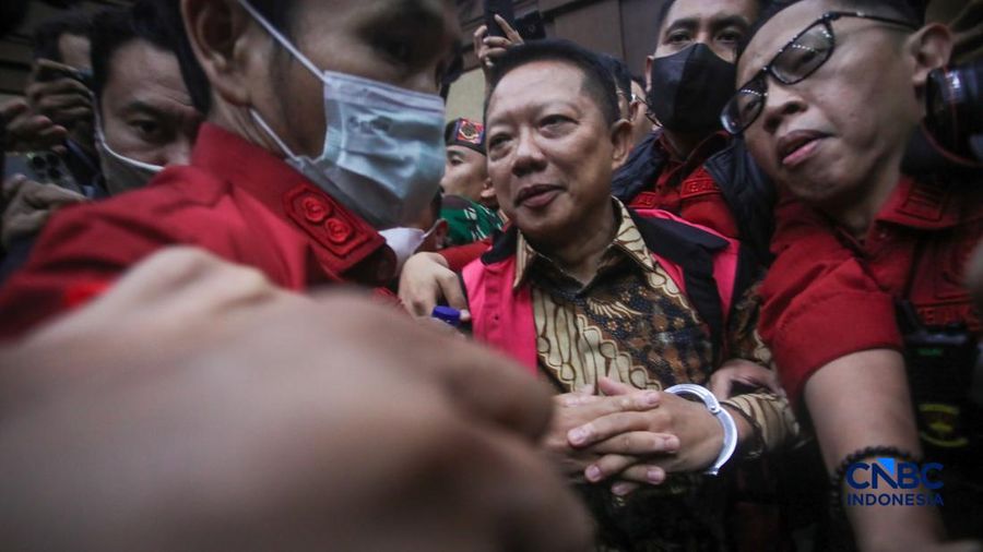 Terdakwa dugaan korupsi dan tindak pidana pencucian uang (TPPU) yang merupakan mantan Jaksa Agung Muda Tindak Pidana Khusus (Jampidsus) Kejaksaan Agung, Febrie Adriansyah tiba di Pengadilan Tipikor, Jakarta, Rabu (7/10/2026). (CNBC Indonesia/Faisal R