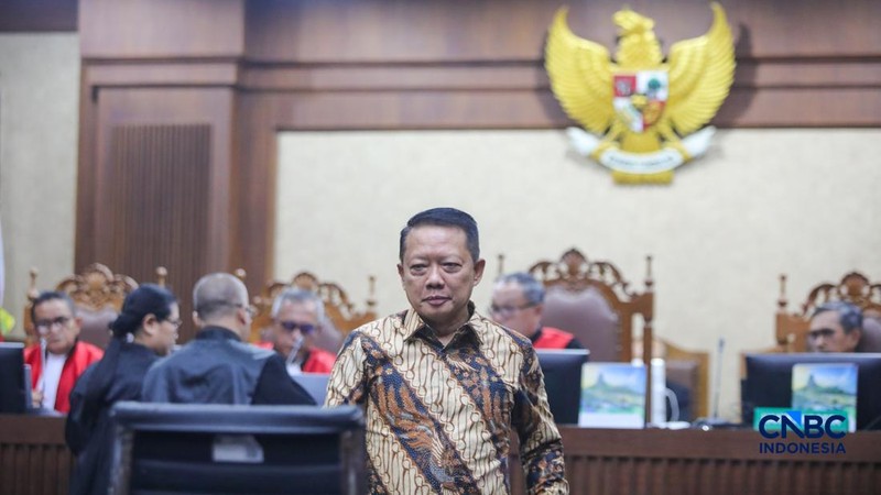 Terdakwa dugaan korupsi dan tindak pidana pencucian uang (TPPU) yang merupakan mantan Jaksa Agung Muda Tindak Pidana Khusus (Jampidsus) Kejaksaan Agung, Febrie Adriansyah saat menjalni sidang dengan agenda pembacaan dakwaan di Pengadilan Tipikor, Jakarta, Rabu (7/10/2026).