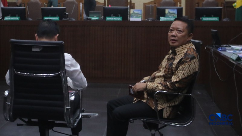 Terdakwa dugaan korupsi dan tindak pidana pencucian uang (TPPU) yang merupakan mantan Jaksa Agung Muda Tindak Pidana Khusus (Jampidsus) Kejaksaan Agung, Febrie Adriansyah saat menjalni sidang dengan agenda pembacaan dakwaan di Pengadilan Tipikor, Jakarta, Rabu (7/10/2026). (CNBC Indonesia/Faisal Rahman)