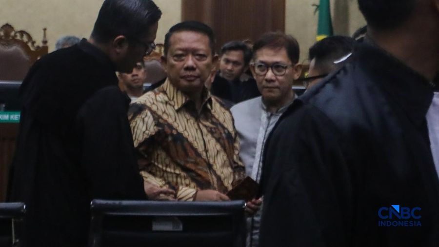Terdakwa dugaan korupsi dan tindak pidana pencucian uang (TPPU) yang merupakan mantan Jaksa Agung Muda Tindak Pidana Khusus (Jampidsus) Kejaksaan Agung, Febrie Adriansyah saat menjalni sidang dengan agenda pembacaan dakwaan di Pengadilan Tipikor, Jakarta, Rabu (7/10/2026).