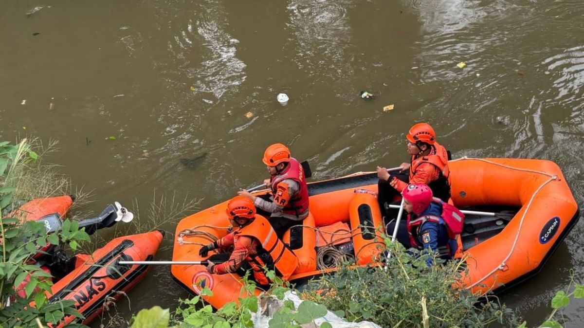 Remaja Tenggelam di Sungai Ciliwung Jaktim, Brimob Kerahkan Tim SAR — NadiKabar.com