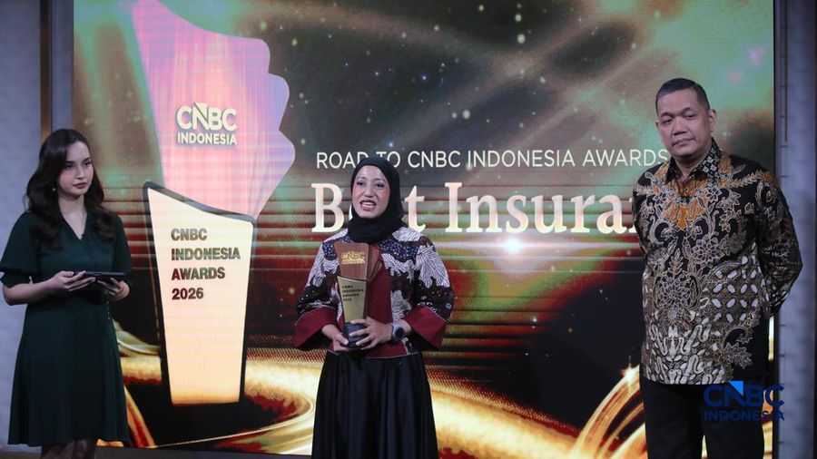 Director Distribution PT Asuransi Jiwa Manulife Indonesia Syariah (Manulife Syariah Indonesia), Shafira Bawazier menerima penghargaan Best Sharia Life Insurance dalam acara Road To CNBC Indonesia Awards 2026 kategori Best Insurance di Jakarta, Kamis