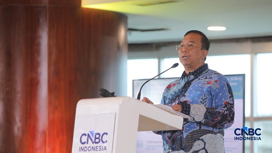 Direktur Jenderal Pelayanan Kesehatan Kementerian Kesehatan RI, Azhar Jaya menyampaikan pemaparannya dalam acara Health Summit 2026 hadir dengan tema "The Rising of Indonesia's Healthcare Investment" di Menara Bank Mega, Jakarta, Kamis (8/10/2026). (