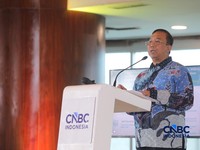Direktur Jenderal Pelayanan Kesehatan Kementerian Kesehatan RI, Azhar Jaya menyampaikan pemaparannya dalam acara Health Summit 2026 hadir dengan tema "The Rising of Indonesia's Healthcare Investment" di Menara Bank Mega, Jakarta, Kamis (8/10/2026). (