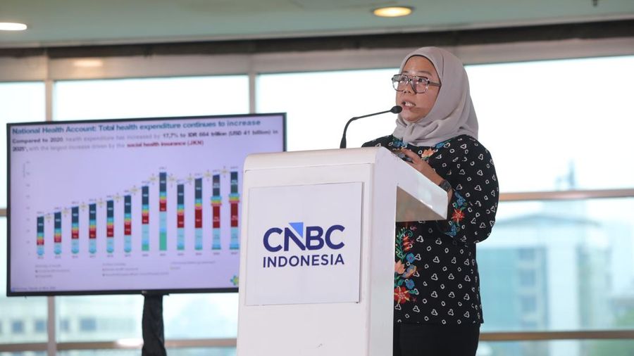 Direktur Ketahanan Farmasi dan Alat Kesehatan, Wenny Indriasari menyampaikan pemaparannya dalam acara Health Summit 2026 hadir dengan tema "The Rising of Indonesia's Healthcare Investment" di Menara Bank Mega, Jakarta, Kamis (8/10/2026). (CNBC Indone