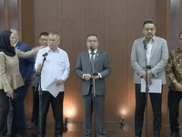 DPR dan pemerintah umumkan perpres ojekonline, Kamis (8/10/2026). (Tangkapan layar youtube DPR RI)
