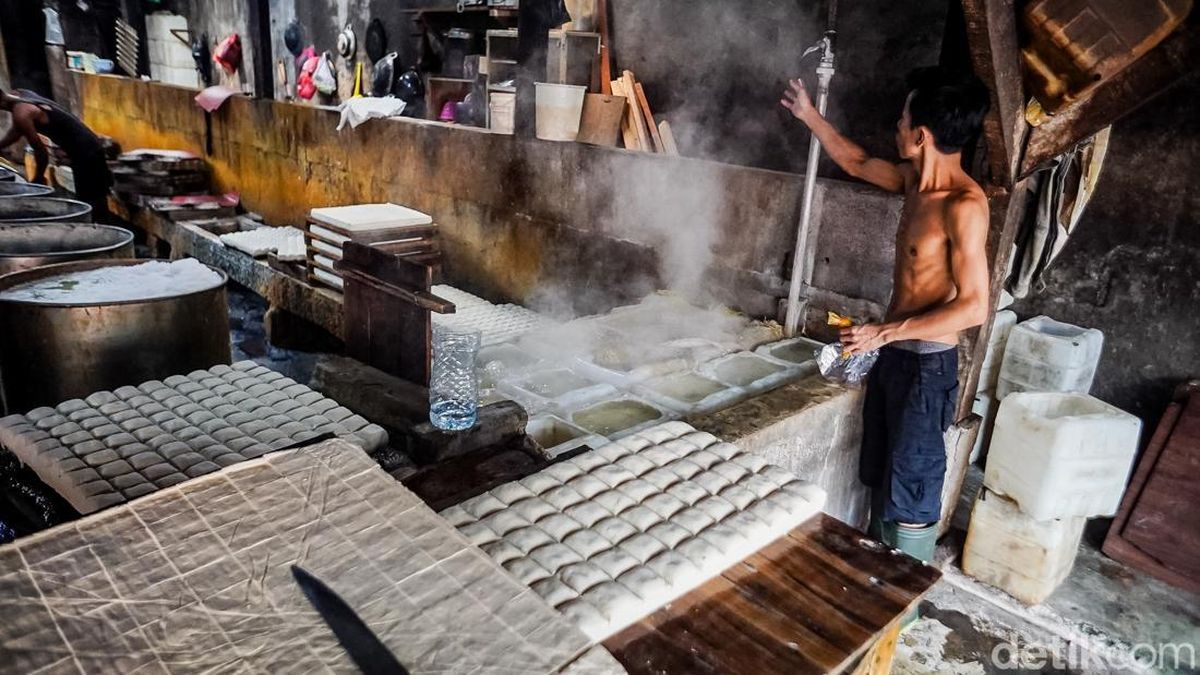 Harga Kedelai Naik, Begini Perjuangan Perajin Tahu Menjaga Produksi — NadiKabar.com