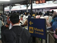 Ilustrasi penumpukan penumpang KRL Green Line. (Tangkapan layar tangsel.info)