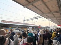 Ilustrasi penumpukan penumpang KRL Green Line. (Tangkapan layar tangsel.info)