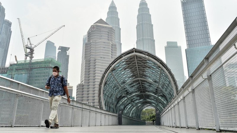 Indeks Polusi Udara (APIMS) Malaysia melaporkan sedikitnya 37 kawasan di negara tersebut mencatat indeks polusi udara (IPU) dalam kategori tidak sehat pada Rabu (7/10/2026). (Arif Kartono / AFP)