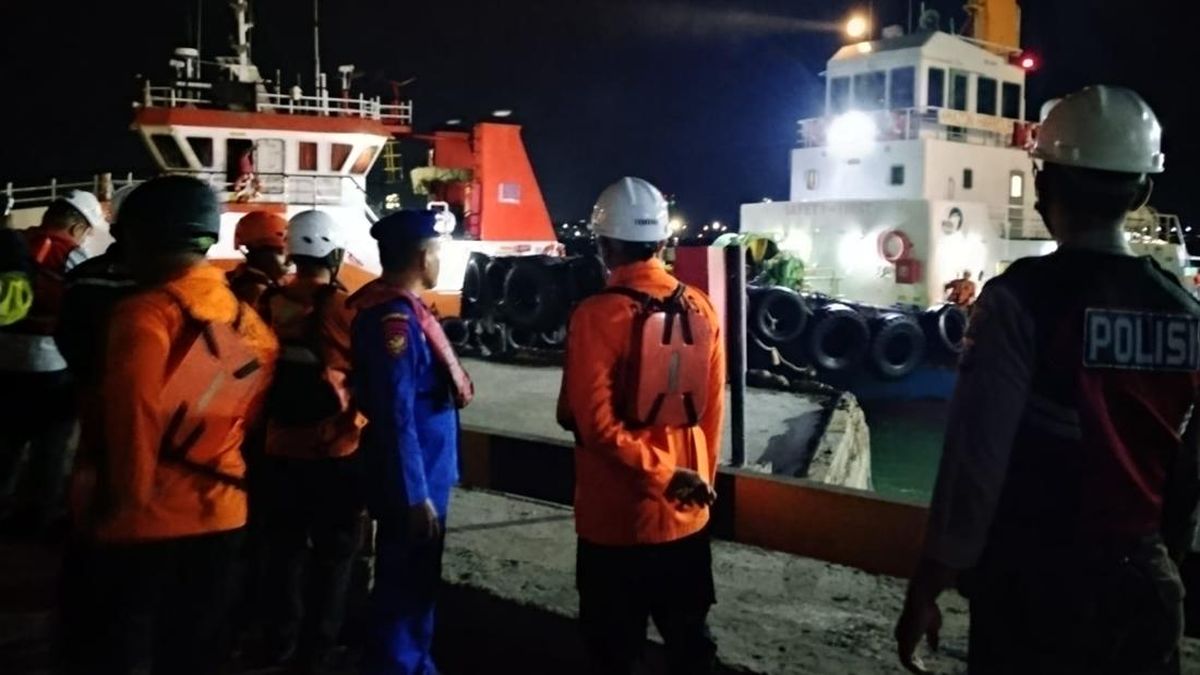 Ilustrasi berita Nasional: Kapal Kargo Tenggelam Usai Tabrak Tongkang di Perairan Tuban, 1 Orang Hilang
