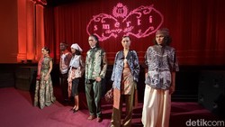Video: Mengungkap Cerita di Balik Fashion Show Batik Iwan Tirta