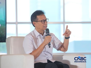 Menteri Kesehatan RI Budi Gunadi Sadikin menyampaikan pemaparannya dalam acara Health Summit 2026 hadir dengan tema "The Rising of Indonesia's Healthcare Investment" di Menara Bank Mega, Jakarta, Kamis (8/10/2026). (CNBC Indonesia/Faisal Rahman)