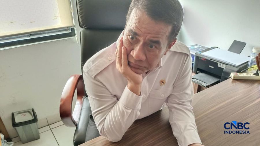 Menteri Pertanian (Mentan) Amran Sulaiman melakukan inspeksi mendadak ke kantor Direktorat Jenderal Tanaman Pangan dan Direktorat Jenderal Hortikultura, Jakarta, Kamis (8/10/2026). (CNBC Indonesia/Martyasari Rizki)