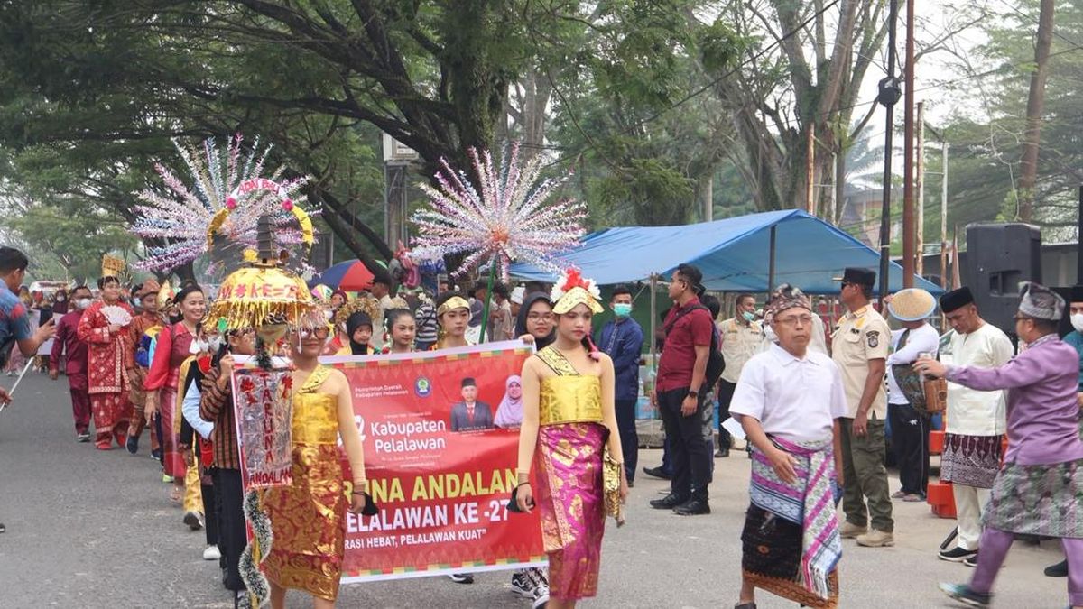 Puluhan Personel Polisi Amankan Pawai Budaya HUT ke-27 Pelalawan — NadiKabar.com