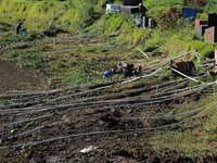 Pipa paralon untuk penyiraman ladang pertanian di Telaga Merdada Dieng., Jawa Tengah, Rabu (7/10/2026). (ZUMA Press Wire via Reuters Conn/Dasril Roszandi)