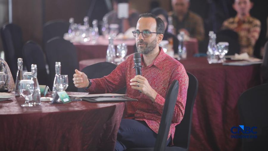 President Director PT Takeda Life Sciences Andreas Gutknecht menyampaikan pemaparannya dalam acara Health Summit 2026 hadir dengan tema "The Rising of Indonesia's Healthcare Investment" di Menara Bank Mega, Jakarta, Kamis (8/10/2026). (CNBC Indonesia