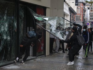 Demo Biaya Hidup Berujung Ricuh, Polisi Belgia Tembakan Gas Air Mata