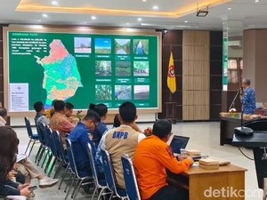 Helikopter Sudah Siramkan 574 Ribu Liter Air untuk Karhutla Kobar