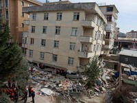 Members of AFAD (Turkey's Disaster and Emergency Management Presidency) work at the site of a partially collapsed building as rescue efforts continue in Istanbul, Turkey, October 8, 2026. REUTERS/Dilara Senkaya