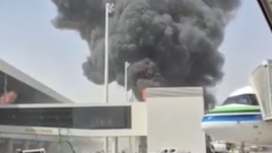 Bandara Riyadh diserang Houthi, Kamis (8/10/2026). (Social Media via REUTERS/Social Media)