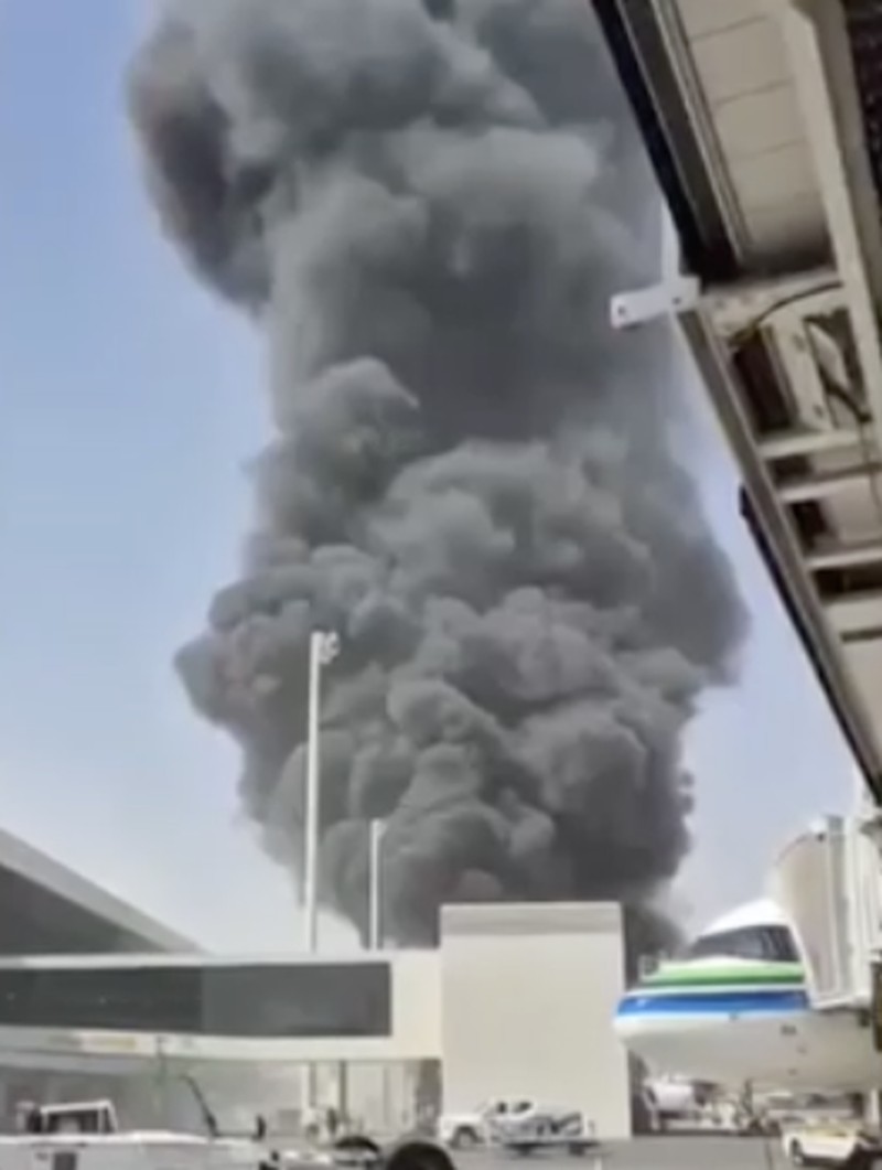 Bandara Riyadh diserang Houthi, Kamis (8/10/2026). (Social Media via REUTERS/Social Media)