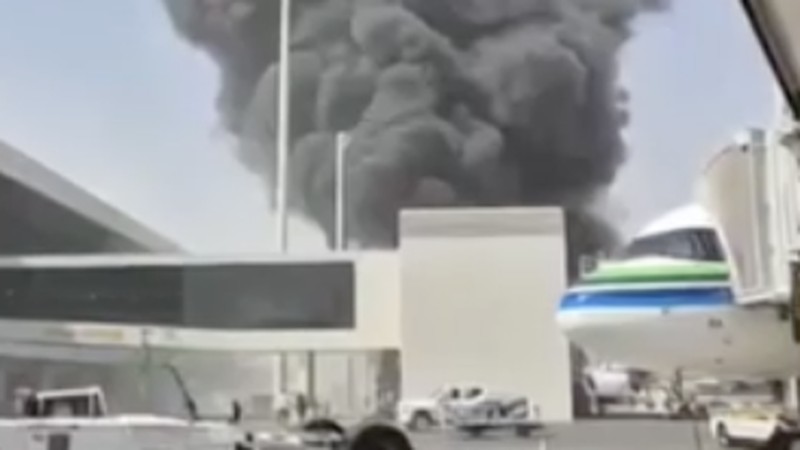 Bandara Riyadh diserang Houthi, Kamis (8/10/2026). (Social Media via REUTERS/Social Media)